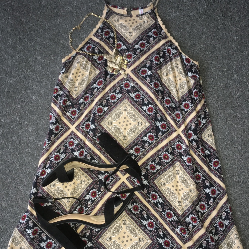Patterned shift dress with keyhole back